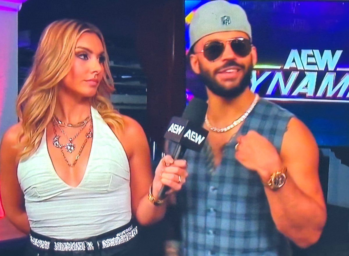 oralcarter's tweet photo. #AEWDynamite 7/23/25
#AliciaAtout interviews 🎤 #AEW’s top antagonist #Ricochet
It doesn’t look like a pleasant assignment 😂 https://t.co/mU6fREqyga