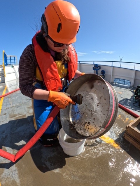 We've just sampled at #Equinor’s #Hywind Scotland floating wind farm, following our first #ECOCHANGE trip to a fixed site—exploring how different foundations affect the marine food web. 
Led by Marine Directorate with <a href="/LivUni/">University of Liverpool</a> &amp; <a href="/SUERC1/">SUERC</a>, funded by <a href="/TheCrownEstate/">The Crown Estate</a> &amp; #ScotMER.