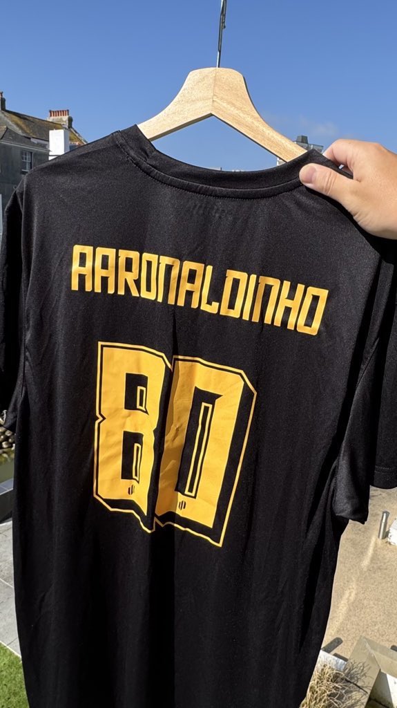 FeedTheSpud's tweet image. Play for the name on the front of the shirt and they’ll laugh at the stupid name on the back.
Up the Bastard Ribs. Hat-trick pending.