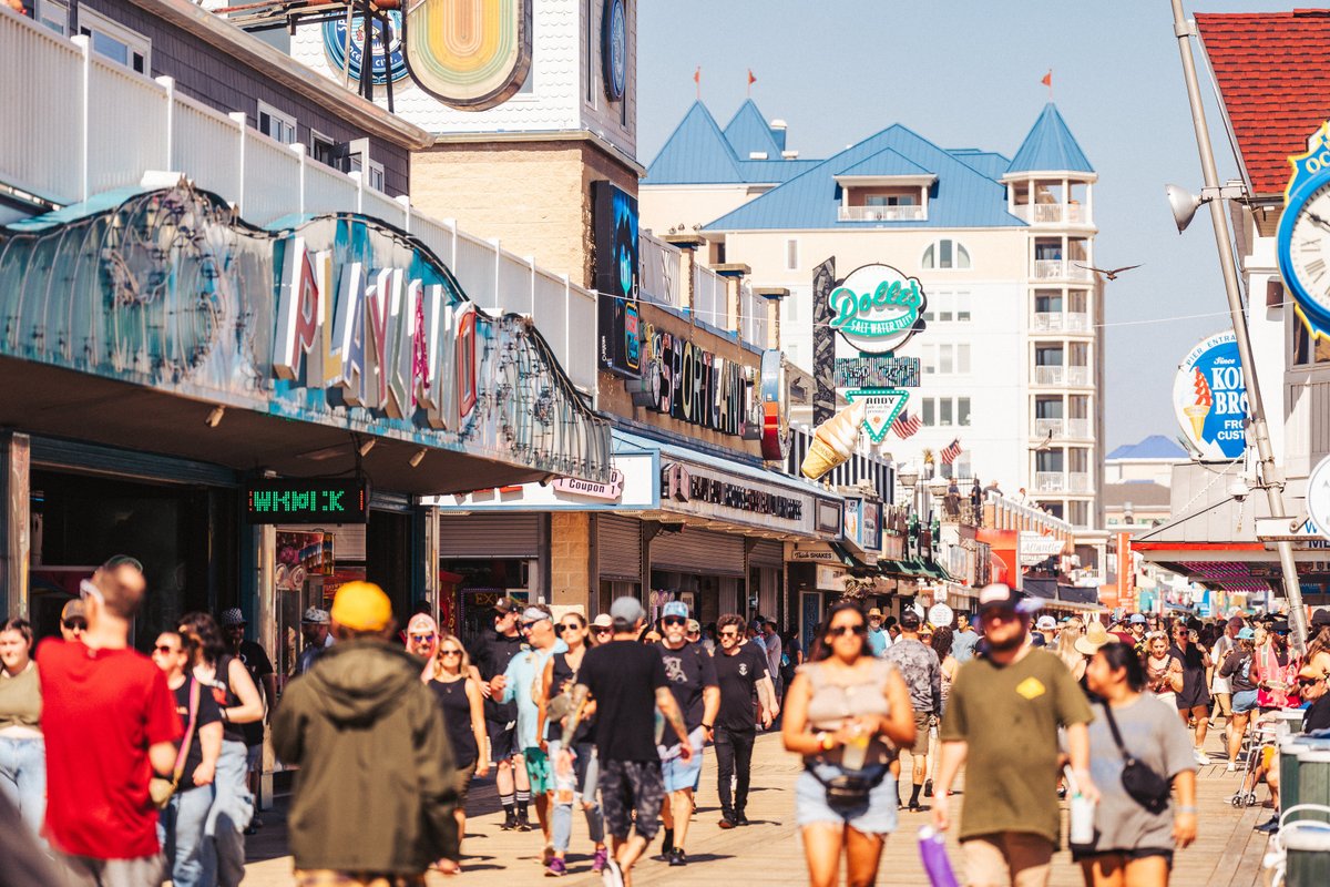 ctrycallingfest's tweet image. Pro tip: hit thrashers while you’re here.
What’s your Boardwalk must-stop? 🤩