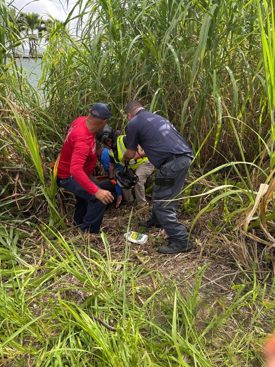 1050Informe's tweet photo. Cayey,
Rescatistas encontraron hoy a la señora reportada como desaparecida ayer en Cayey. Fue transportada a una institución hospitalaria para verificar su estado de salud.

#informe1050informando #Informe1050reporta #informe1050noticias https://t.co/LZuIfV0rvs
