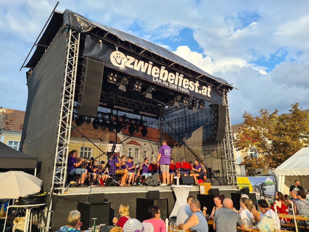 Real-life inspiration for "Dungeons of Hinterberg": There's an actual annual Onion Festival in Laa an der Thaya in Lower Austria. We never went to the festival, but when we saw their poster, we knew this had to go into the game! 🧅