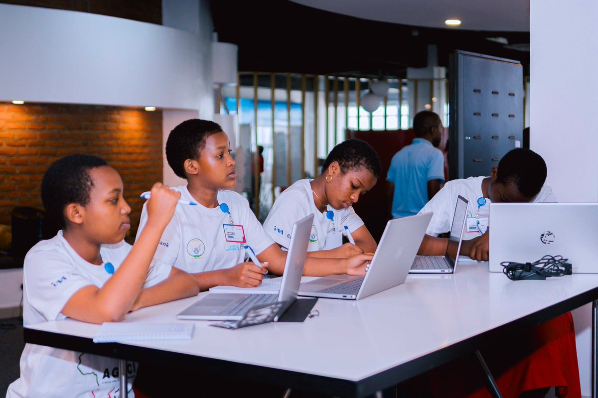 RwandaICT's tweet image. We’ve launched the third cohort of African Girls Can Code (@AGCCIAfrica_1 ) — a collaborative effort led by @unwomenrwanda and partners across the ecosystem.
120 girls are now gaining hands-on skills in coding and robotics, as part of the @1MRwandanCoders initiative. Together,…