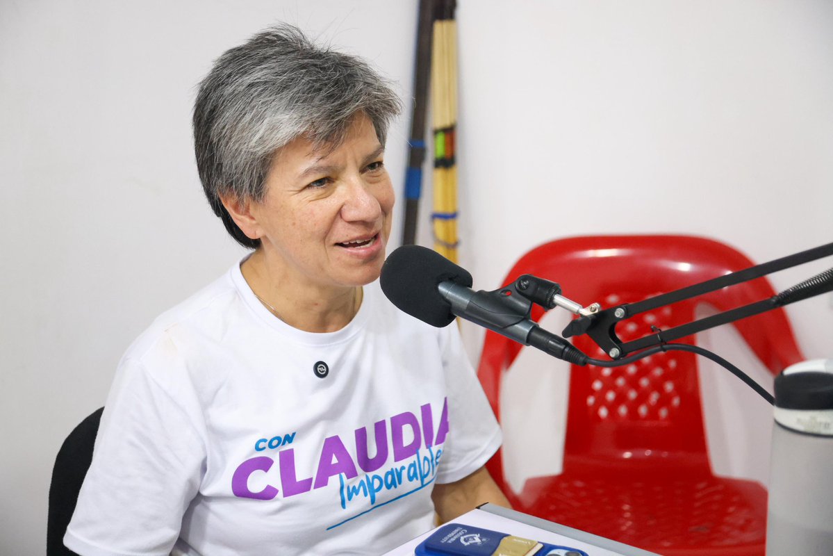 ClaudiaLopez's tweet image. A esta hora estamos en Becerril hablando desde Paletilla Estereo sobre mis propuestas para el centro del César, con la transición energética que requiere el país.
zeno.fm/radio/paletill…