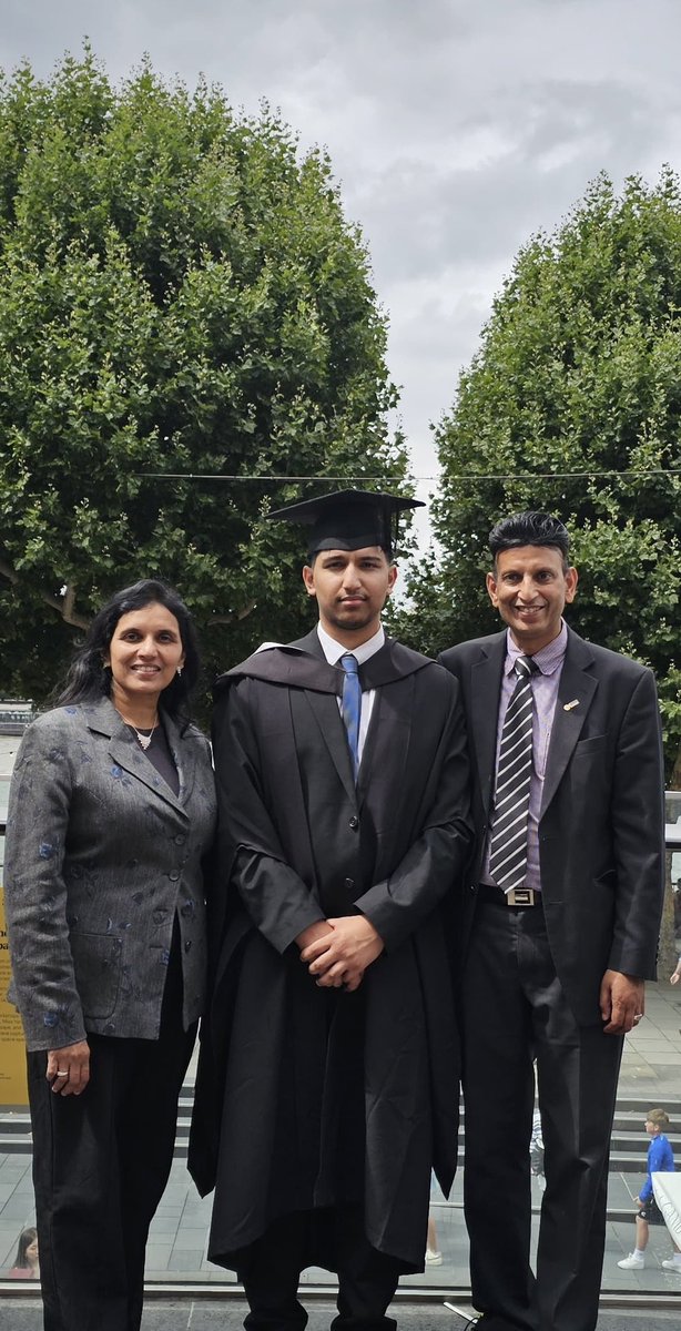 ManjuShahul's tweet image. Proud Parents Moment: 
Congratulations to our son on his graduation in Computer Science from the University of Westminster.

It was a day filled with pride and joy, made even more memorable by Professor Peter Bonfield’s heartfelt speech. His words reminded us that education is…