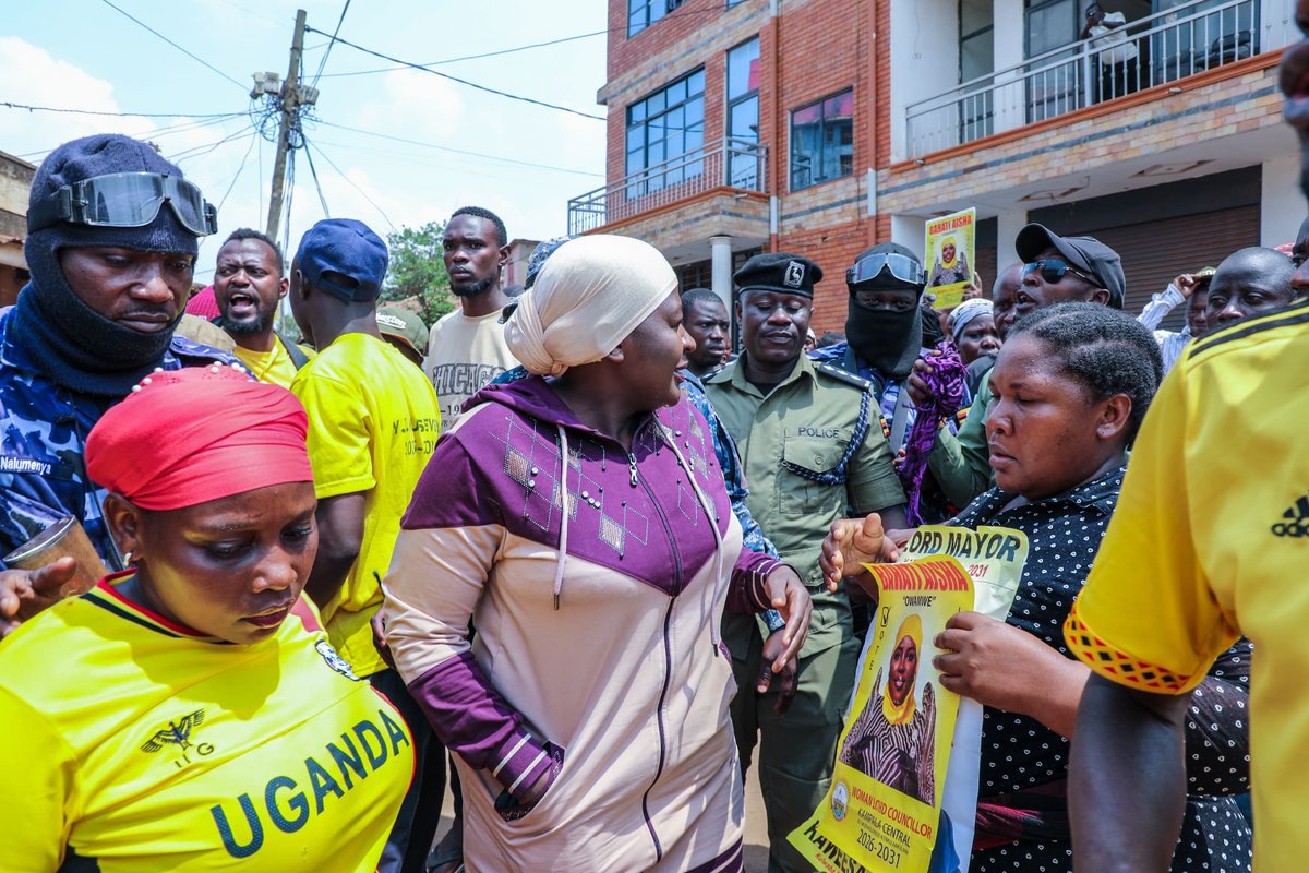 SumayiaNam's tweet image. SPA Hajjat Hadijah Namyalo kicked off her Kampala tour at Musajja-Alumbwa Polling Station in Mengo as part of her mandate to oversee the NRM Local Council Primaries. She later proceeded to kamwokya to do the same and so far no chaos.
#NRMPrimaries
#Settle4TheBest
#M7IsTheBest