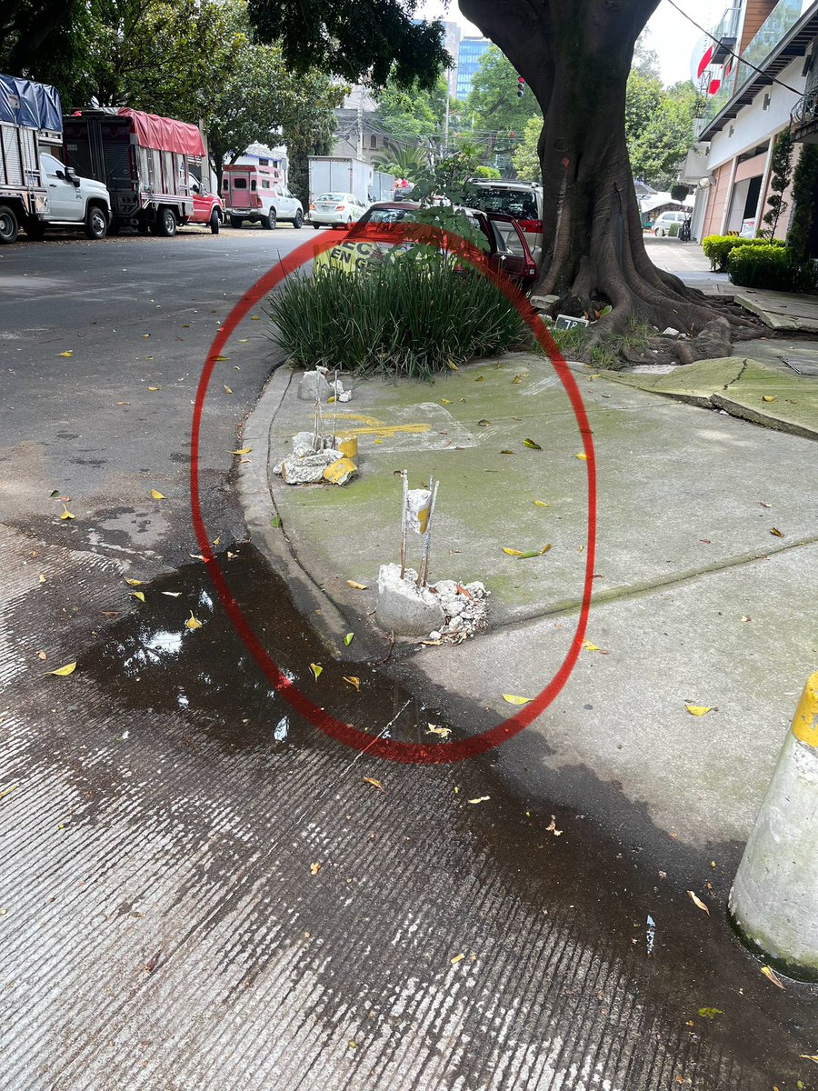Natalia (@gotitaplink) on Twitter photo <a href="/BJAlcaldia/">Alcaldía de Benito Juárez</a> 3 bolardos rotos en la esquina Matías Romero y Providencia, Col Del Valle. Reponer, por favor. <a href="/BJAlcaldia/">Alcaldía de Benito Juárez</a> 3 bolardos rotos en la esquina Matías Romero y Providencia, Col Del Valle. Reponer, por favor.