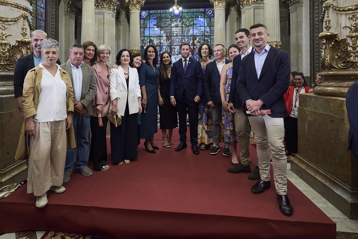 PVasco_EuskoL's tweet image. Legebiltzarreko presidentea ordezkaritza parlamentarioaren buru Bizkaiko Foru Aldundiaren harreran izan da, San Inazio eguna dela eta
➡️legebiltzarra.eus/portal/eu/web/…
La presidenta del @PVasco_EuskoL asiste a la recepción de @Bizkaia, con ocasión de San Ignacio
➡️legebiltzarra.eus/portal/es/web/…