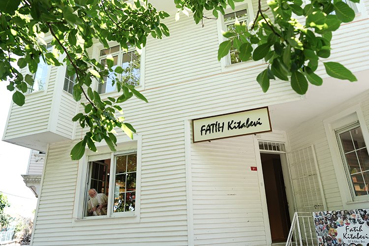 ❝İstanbul'da Sezai Karakoç, Ankara'da Nuri Pakdil ile vakit geçirdim❞

❝Kalbimizi doyurmaya gelinecek bir mekan olacak❞

Fatih Kitabevi Üsküdar'da kitap sevdalılarını ağırlıyor v.aa.com.tr/3640801