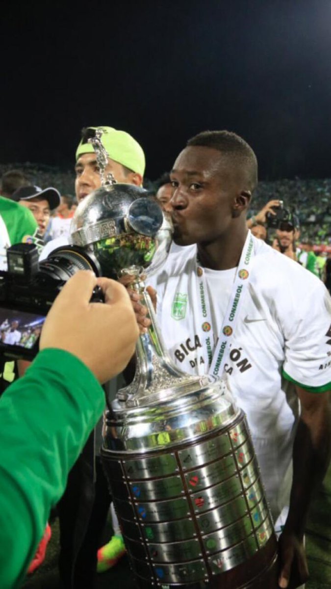 Alexparram9's tweet photo. Campeón en 2015 recién debutando, Campeón Libertador siendo figura. Se sabe que la camiseta NUNCA le quedó pesada. Marlos Moreno es el camino. Háganlo real, @nacionaloficial https://t.co/5xxgDEg2SG