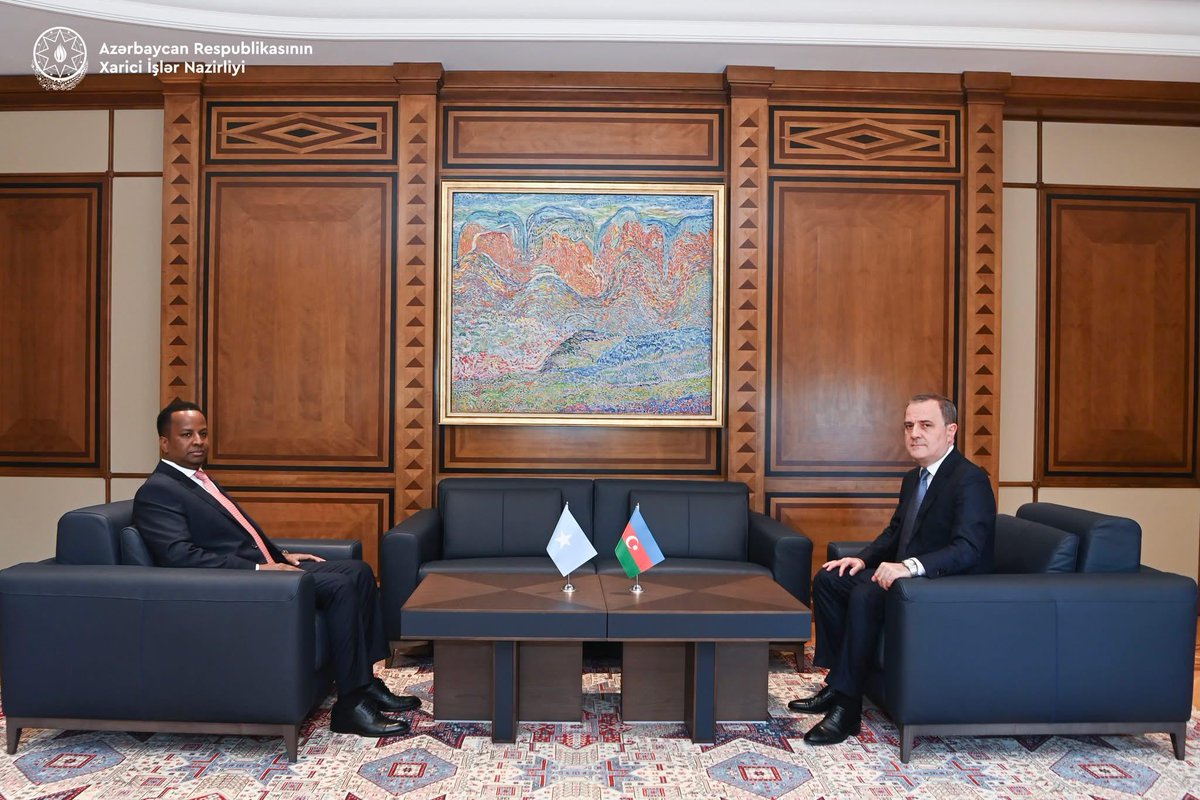 SONNALIVE's tweet image. Minister of Foreign Affairs & International Cooperation of Somalia, H.E. Abdisalam Abdi Ali @AbdisalamDhaay, held a productive meeting in #Baku on Thursday with #Azerbaijan’s Minister of Foreign Affairs, H.E. Jeyhun Bayramov. They discussed strengthening bilateral relations and…
