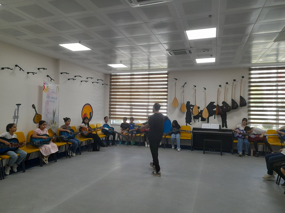 GSB Yaz Okulu 4. dönem:

🌟 Oyunlarla tanıştık
🏀 Sporla güçlendik
🎲 Zeka Oyunlarıyla düsündük.
👨‍👩‍👧‍👦 Sanat ile Bilgilendik. 

Yeni dönemi heyecan ve dolu dolu geçirmenin mutluluğu ile 4. Dönem Yaz Okulumuz devam ediyor.