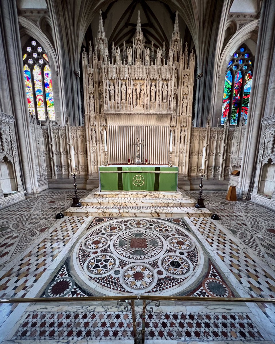 InDamnatio's tweet image. Bristol Cathedral high altar, with a perpendicular reredos from 1899 and a Cosmati style floor