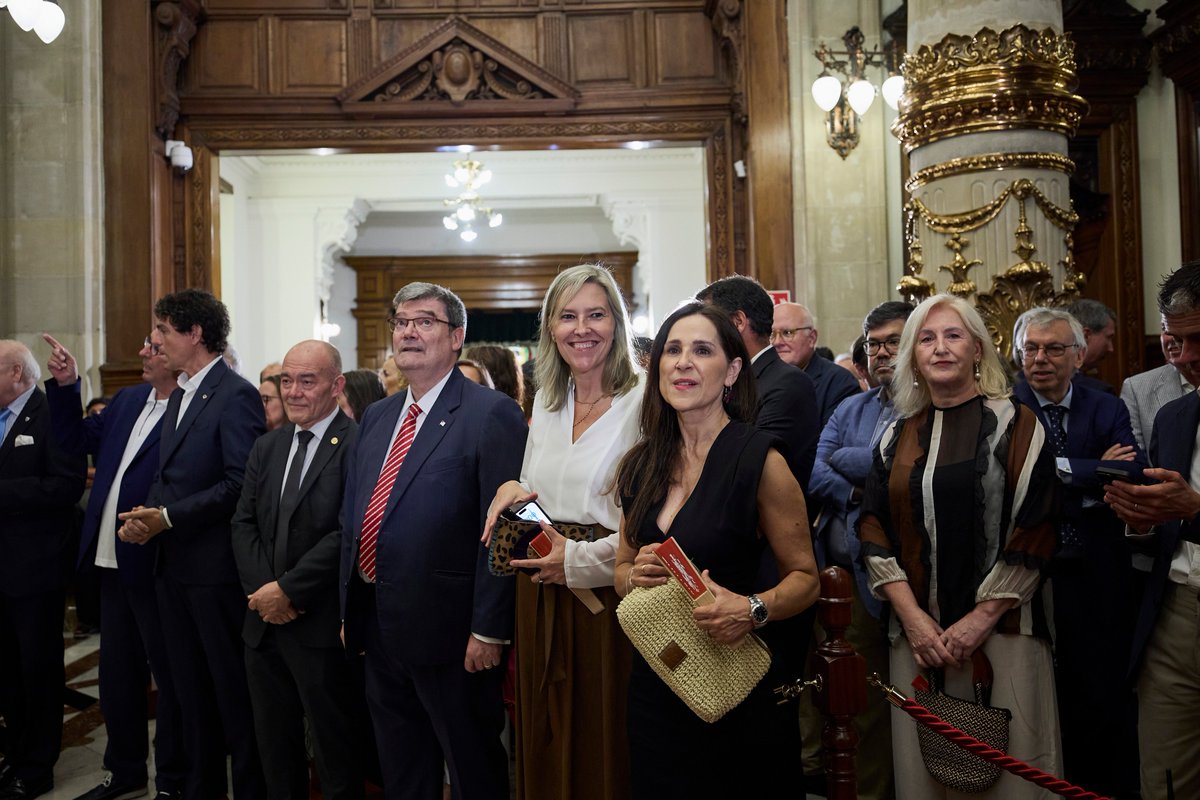 PVasco_EuskoL's tweet image. Legebiltzarreko presidentea ordezkaritza parlamentarioaren buru Bizkaiko Foru Aldundiaren harreran izan da, San Inazio eguna dela eta
➡️legebiltzarra.eus/portal/eu/web/…
La presidenta del @PVasco_EuskoL asiste a la recepción de @Bizkaia, con ocasión de San Ignacio
➡️legebiltzarra.eus/portal/es/web/…