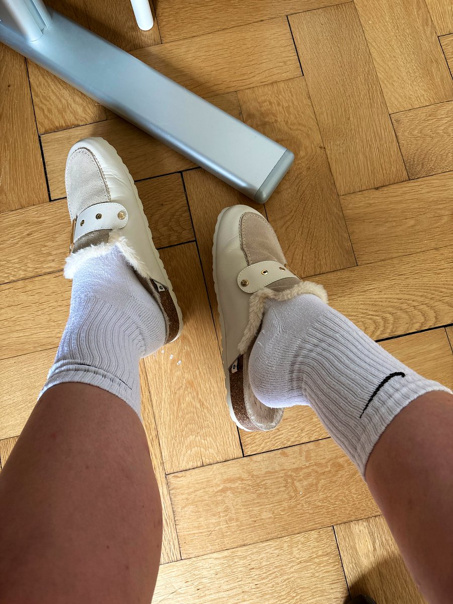 Und los geht’s… 4 Tage-🧦 für den kleinen Schnüffler Nils in process 🤯😇

… und natürlich wollte auch er ne Ladung Alpha-Saft dazu haben! Dann produziere ich mal ein wenig am Wochenende 💦🙇🏻😇

Socks Soles Feet Herrin Slave