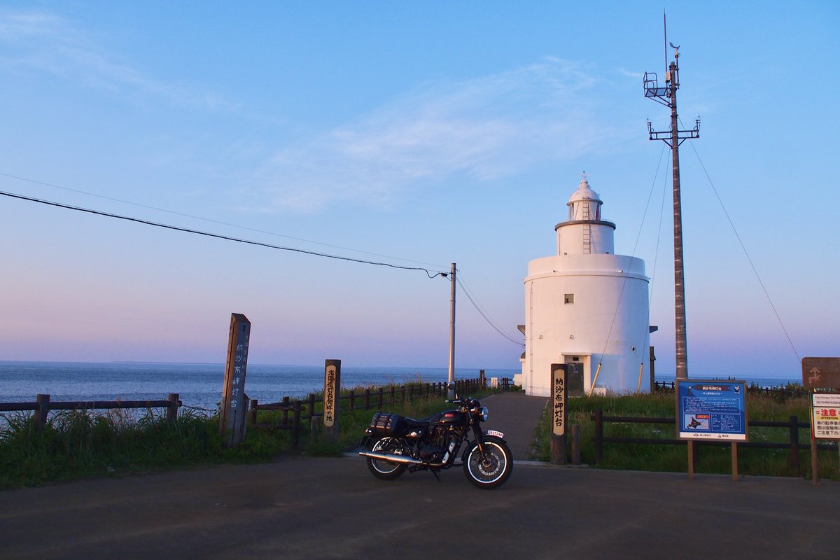 yuka_4151's tweet photo. 夏北海道2日目🐄🌻🪻

先日の宗谷岬に続き訪れました🏍️
なだらかな高原のような道を進んだ先にある岬。本土四極巡りたまたまラストを飾りましたが一番好みの素敵な場所でした🤭

まだ巡っていない岬も引き続き☺️🛣️

#ベネリ 
#インペリアーレ400 
#ヒトリベネリ 
#バイクのある生活 
#夕焼けハンター https://t.co/booHjob8lA