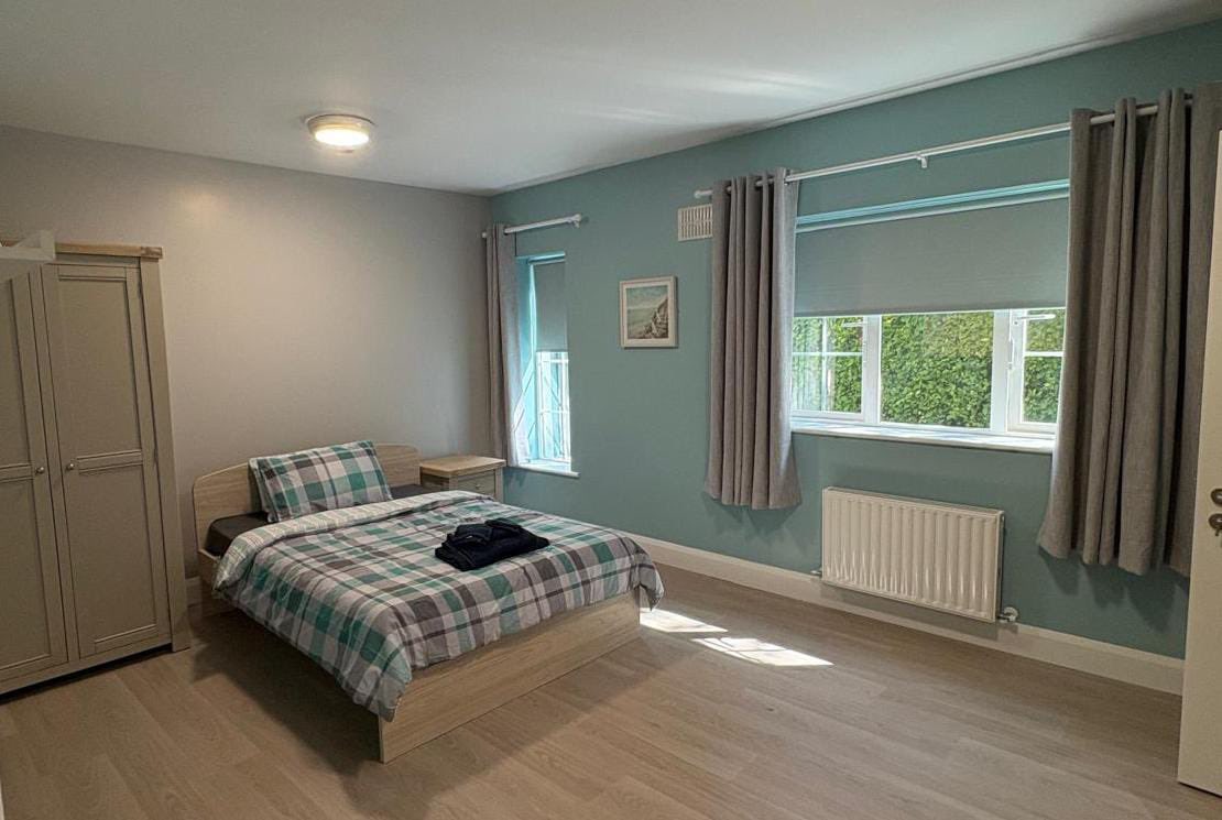 NormaFoleyTD1's tweet image. Very pleased to open the refurbished Tús Úr home on a sun-drenched day in Tralee. A wonderful home for five people, supported by Resilience Healthcare.