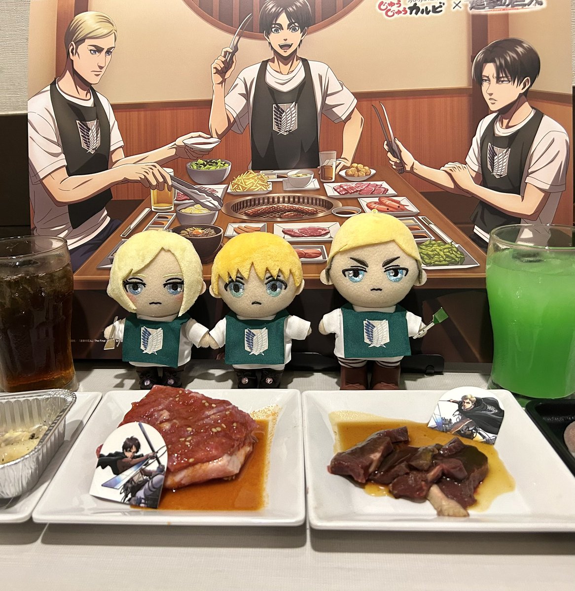nao_e1014's tweet image. じゅうじゅうカルビ〜🥩🎶
ラスアタぬい達のお洋服を見て!(;ω;)
ちひろちゃんが作ってくれたんですよ…
本当に器用でかわいくて優しくてうるせぇ大好きなオタクよ、いつもありがとう💖
ふたりでハツ捧げましたw→