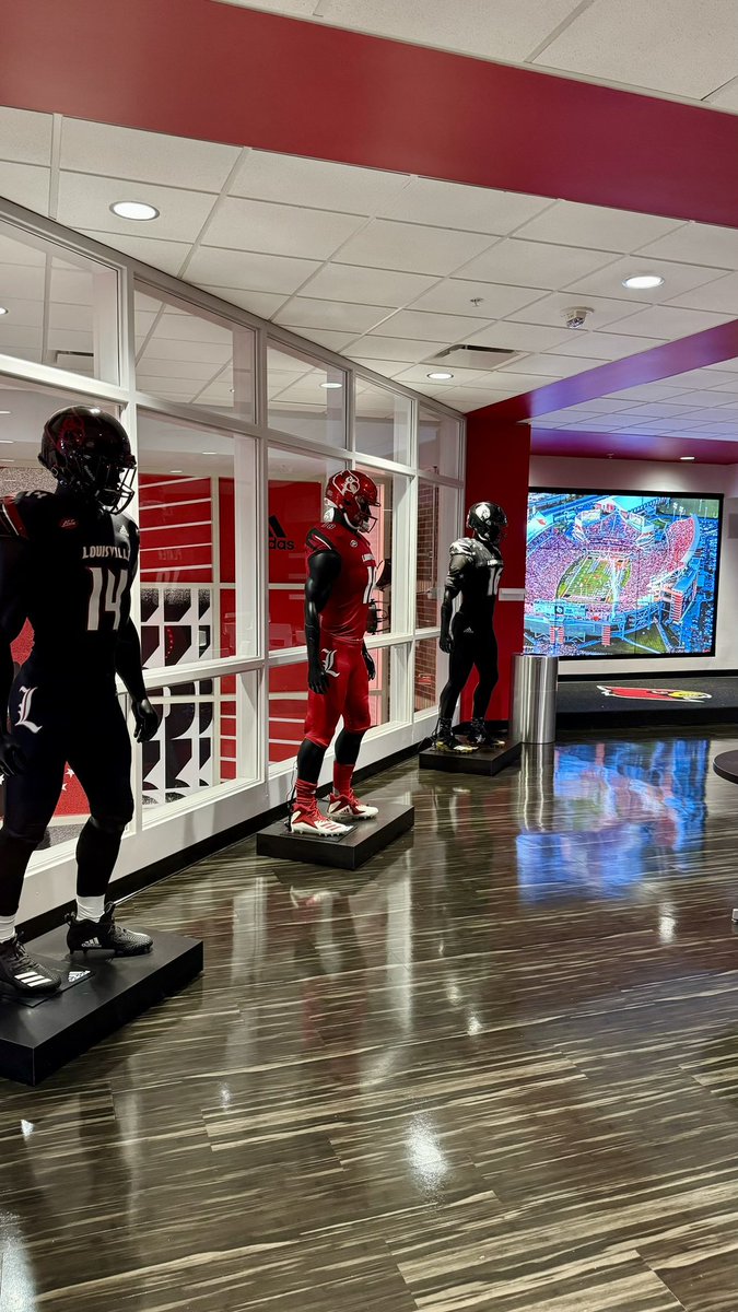 ANSRSFB's tweet image. We are excited to have the Louisville Cardinals on our team! Onboarding complete ✅ @LouisvilleFB #ANSRS