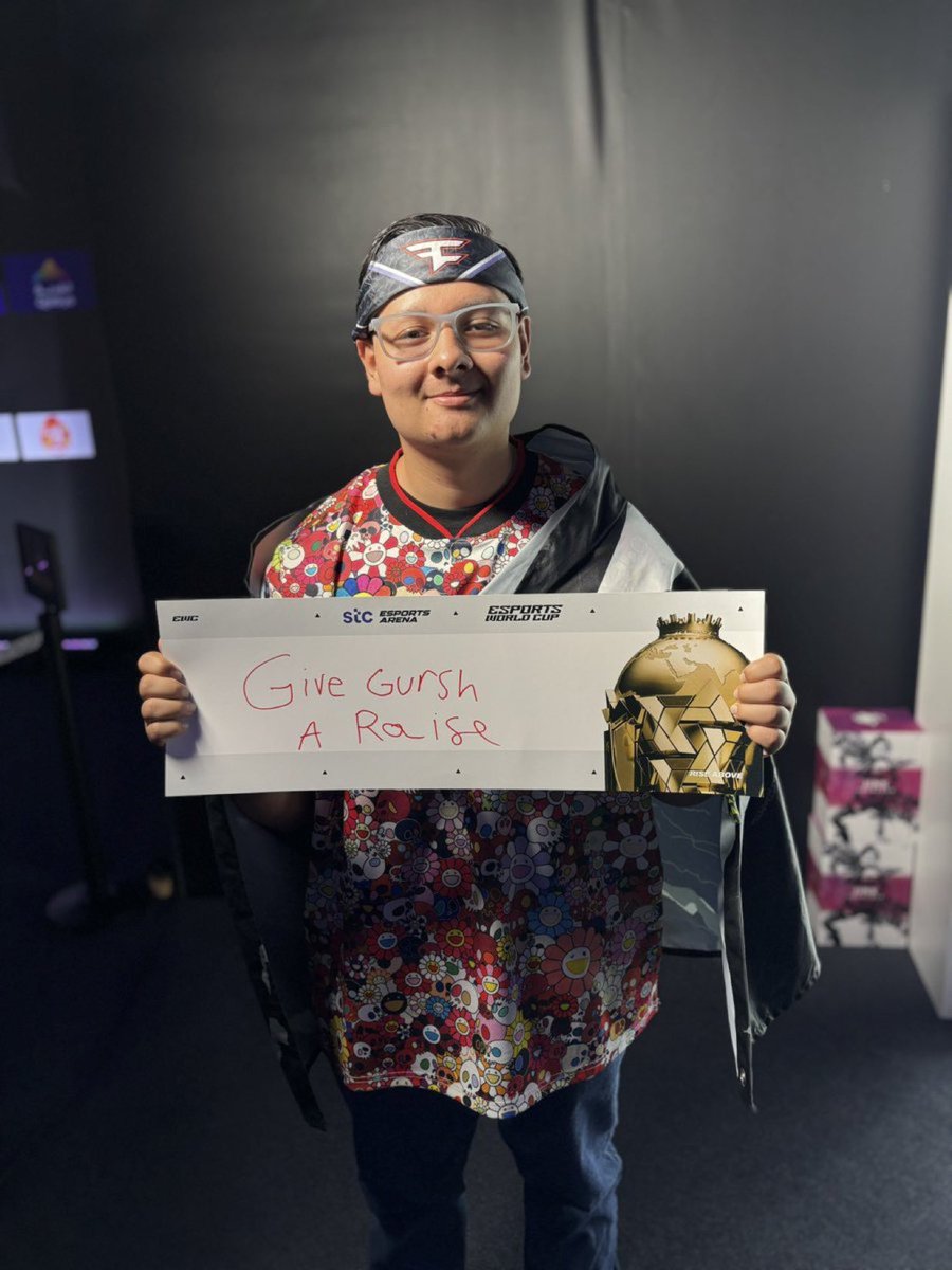 📸🇸🇦 FaZe super-fans have landed in Riyadh!

(via <a href="/warrior_virus/">Warrior</a>)