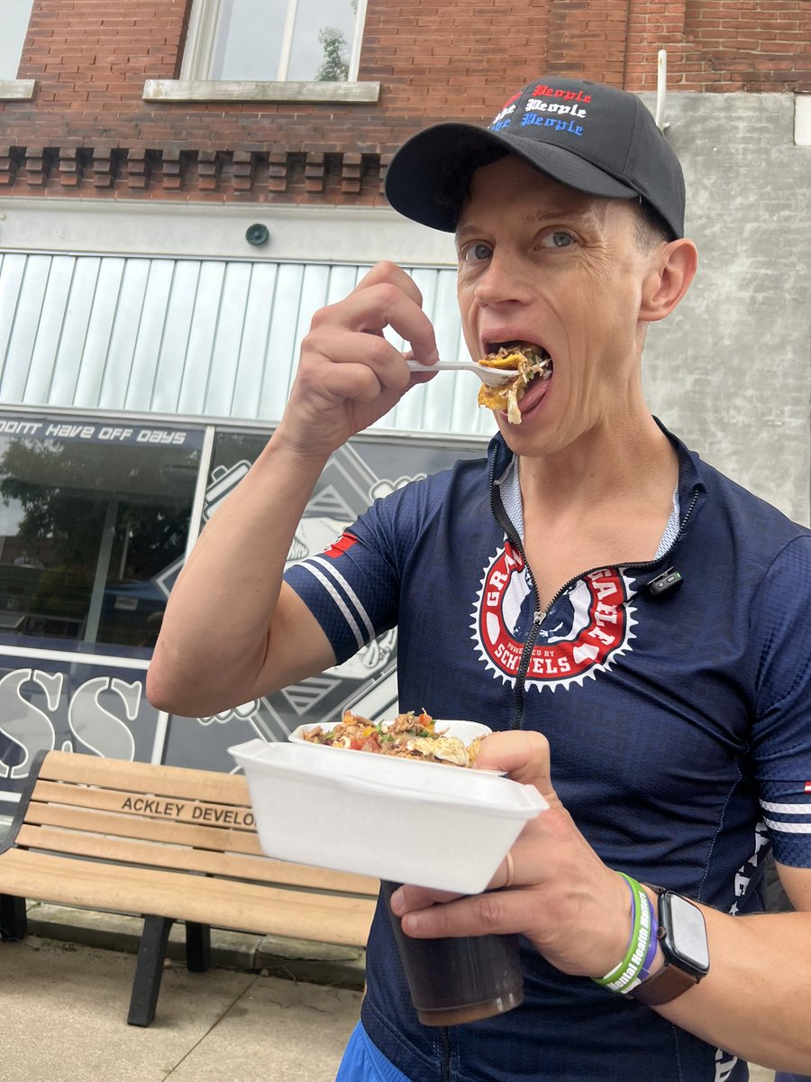 ShelbyDeibler's tweet image. Kicking off the morning of Day 5 of #RAGBRAI with some tots in Ackley @RobSandIA