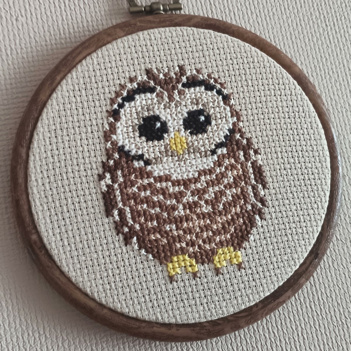 UnChicoDeVenus's tweet photo. "Un bordado que guarda un primer beso entre búhos y estrellas. Donde el amor tejió su nido en silencio. 🦉✨" https://t.co/xV7Guef9s2