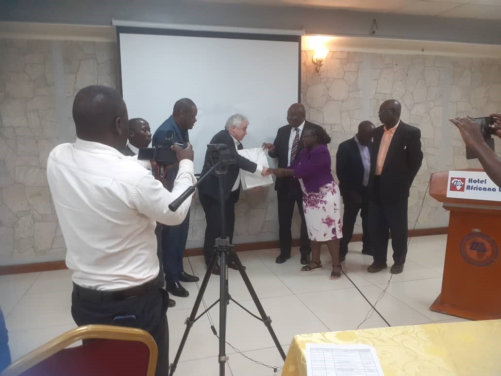 IrlEmbUganda's tweet image. This afternoon @IEAmbUganda met members of the Uganda-Ireland Fellowships Alumni who congratulated him upon a successful four year tour of duty! Members appreciated his stewardship, support &guidance that has kept the association vibrant, wishing him the best in the next posting.