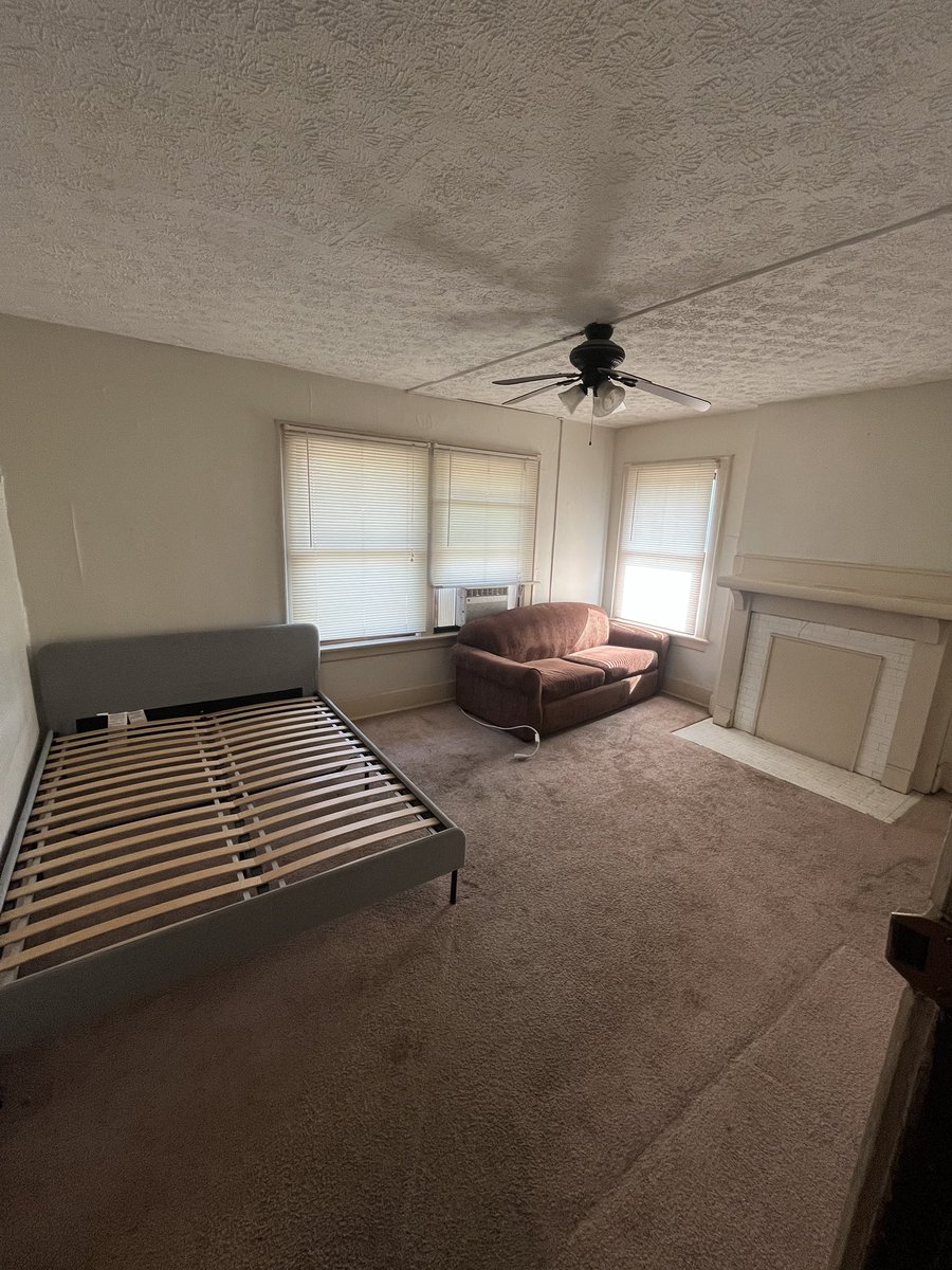 Curty_Donny69's tweet image. Had the same woman creaking these floorboards with me for two years. Safe to say Dan has it pretty good