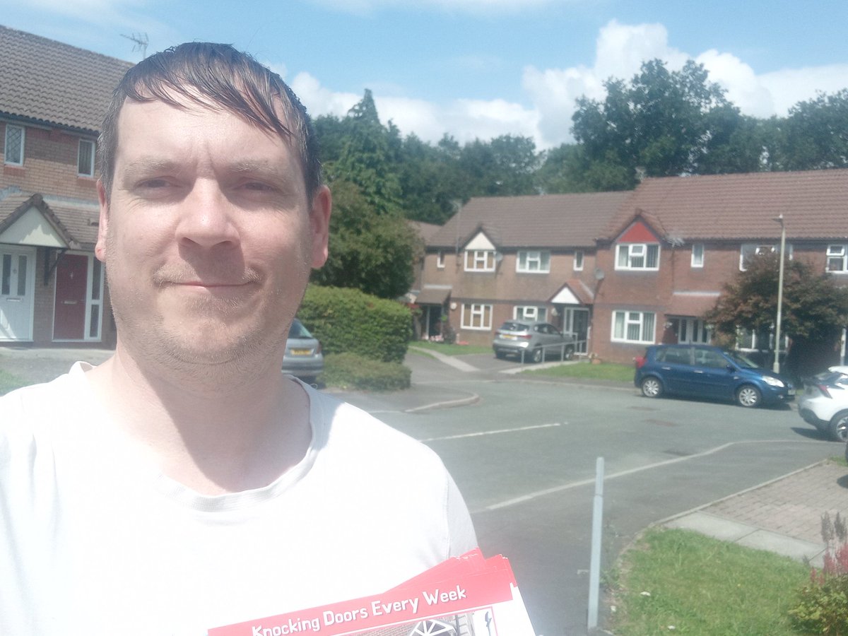 pritchar13's tweet image. Good door knock in Pontypandy speaking to residents about local issues. Onto them now. Will be back out on the 🚪 next week.