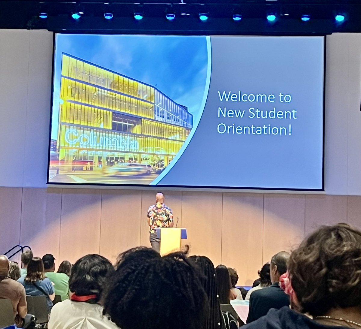 New student orientation at Columbia College Chicago 

#dj #housemusic #chicago #DJ.R.Celo #chicagohouse #DJ #houseparty #vibes #pioneer #photographer #photography #art #jbl
#partybox #hiphop #house #EDM #techno #dubstep #trapmusic #columbia #columbiacollege