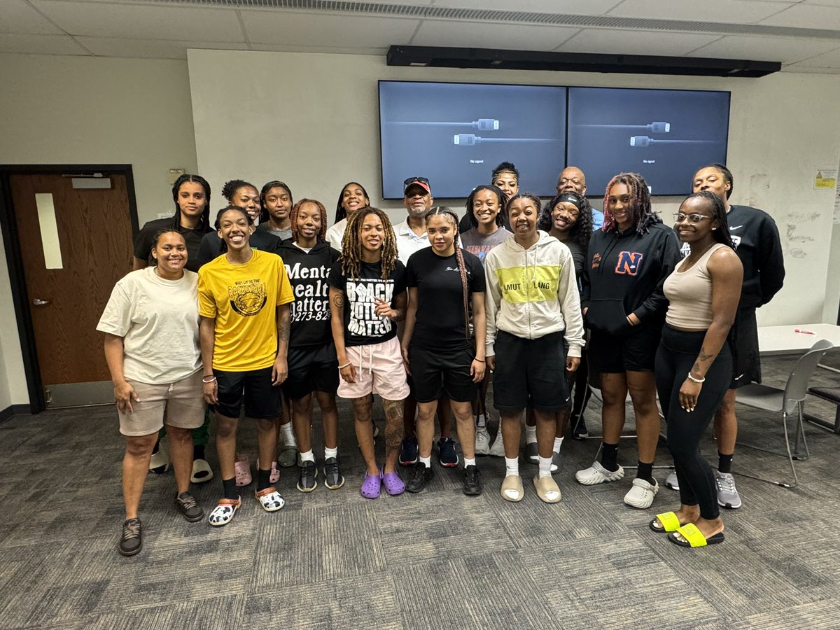 This week for Wisdom Wednesday , we explored the theme “Stand for Something or Fall for Anything” — huge thank you to Coach Craig Bowen for sharing some knowledge with us! 🧠 
#EGO 
#GO
#DSUWBB
#DSUHornets