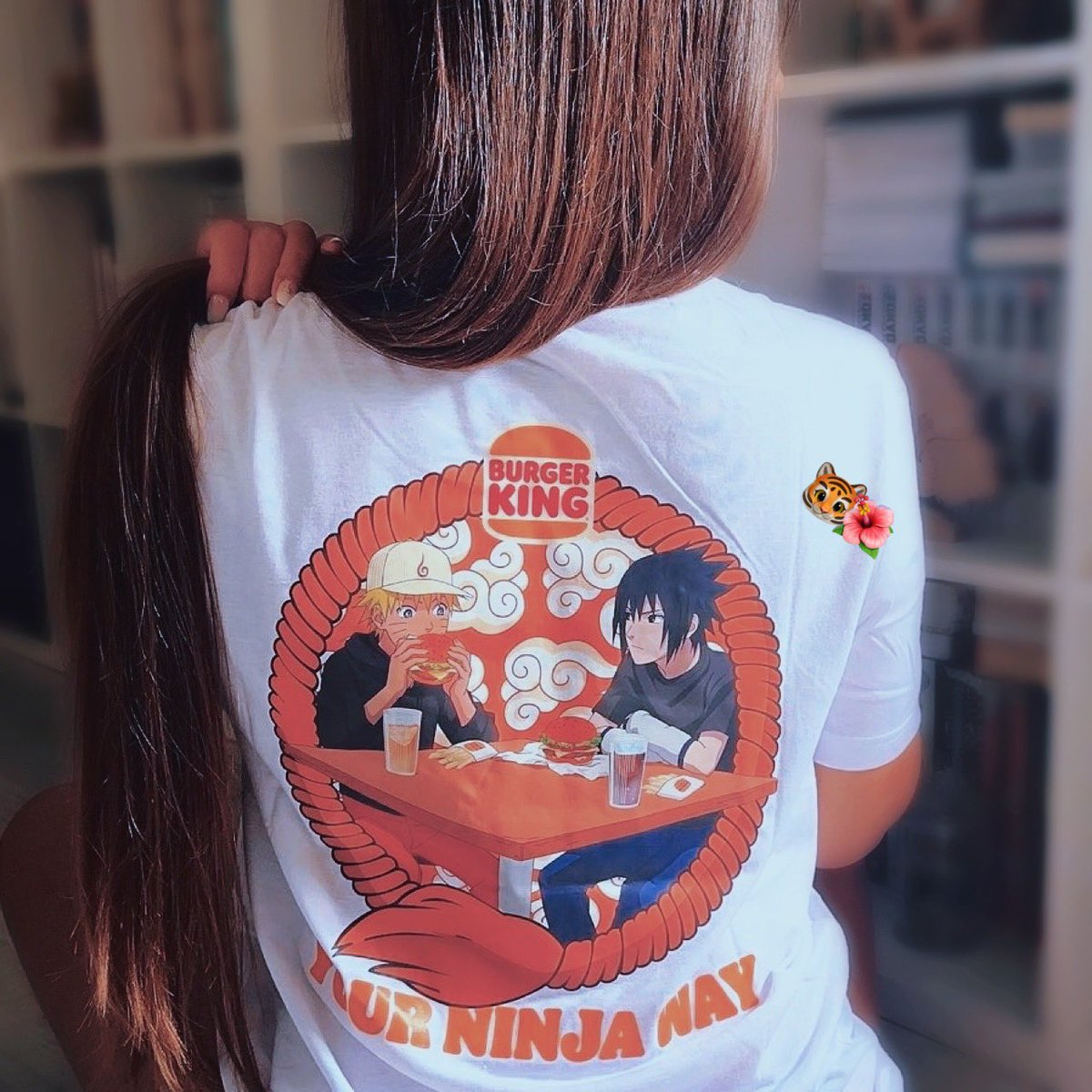Sobrino, 17 años: Pues me ha gustado la hamburguesa de #DJMario.
Ariadna, 32 años: Pues me ha gustado la hamburguesa de #Naruto. *Feliz con la camiseta*
