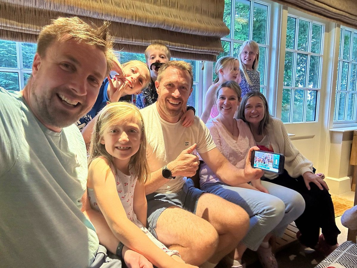 tommoracing's tweet image. A cherished photo from my final day commentating at @WolvesRaces - my eldest sons, Alex & James, their wonderful wives and my incredible grandchildren cheering me on from Scotland 💙🤍 #blessed @jimthompson25