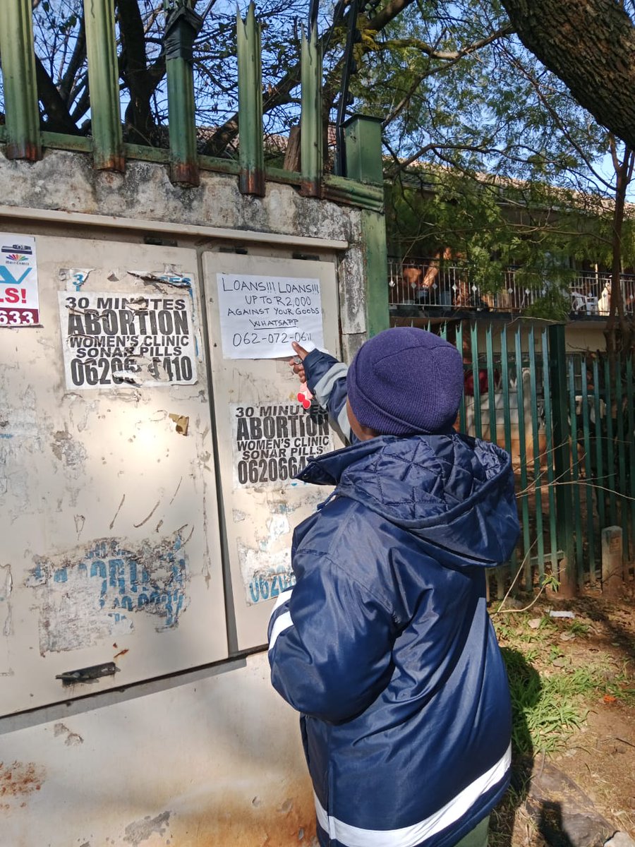 CrumRegionB's tweet image. The team conducted the removal of illegal posters on electrical substations &amp;amp; streetlights at the intersection of Beyers Naude Dr and Judges Ave, Windsor West. These are efforts to uphold city by-laws. @CityofJoburgZA @CRUM_CoJ #JoburgReimagined