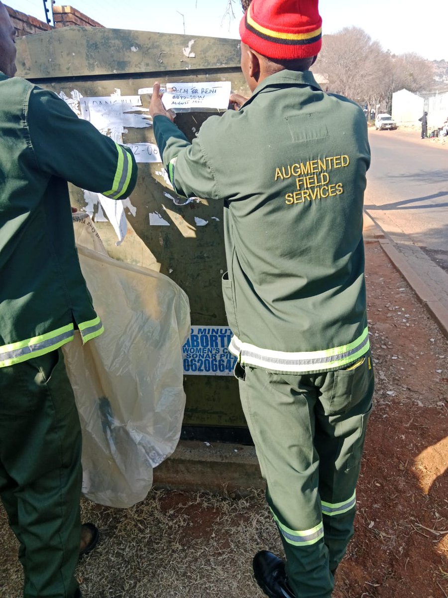 CrumRegionB's tweet image. The team conducted the removal of illegal posters on electrical substations &amp;amp; streetlights at the intersection of Beyers Naude Dr and Judges Ave, Windsor West. These are efforts to uphold city by-laws. @CityofJoburgZA @CRUM_CoJ #JoburgReimagined