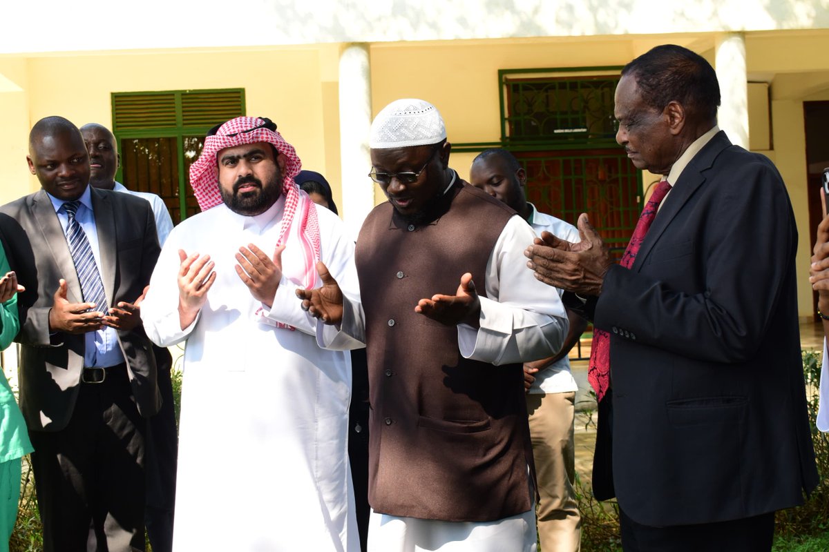 rectoriuiu1988's tweet image. This support embodies the spirit of Islamic brotherhood and underscores the university’s commitment to academic excellence, community service, and promoting cross-cultural understanding. We extend our heartfelt thanks to the @isfarabic Islamic Solidarity Fund and the delegation…