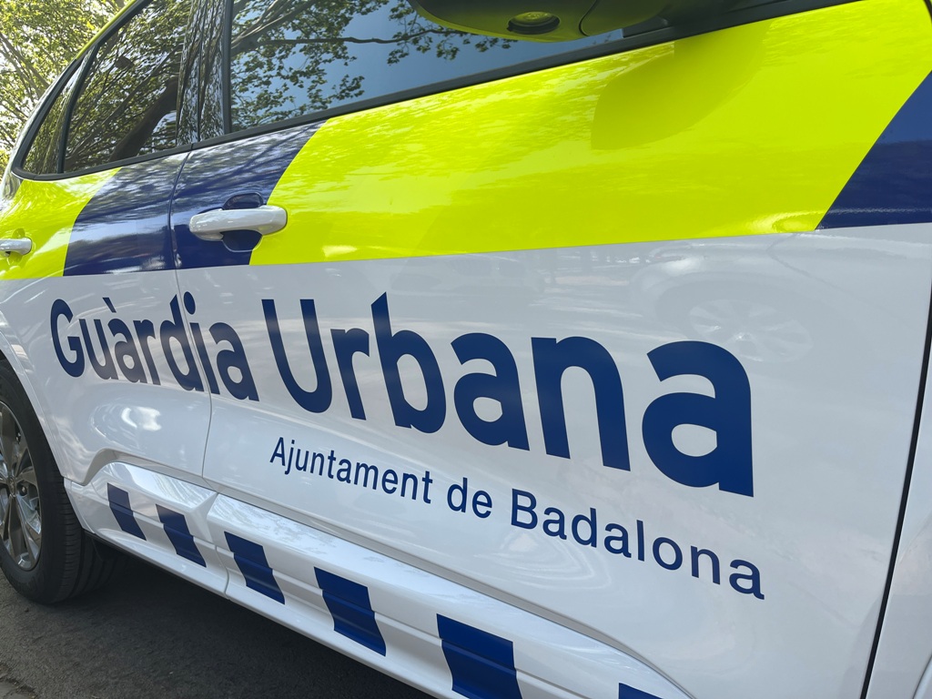 👮‍♀️👮 La Guàrdia Urbana de #Badalona deté un home per robatori amb força que havia estat detingut 50 vegades anteriorment

Els agents van detectar de matinada una persona que s’introduïa en un magatzem i van arrestar-lo in situ

ℹ️👉 badalona.cat/ca/actualitat/…