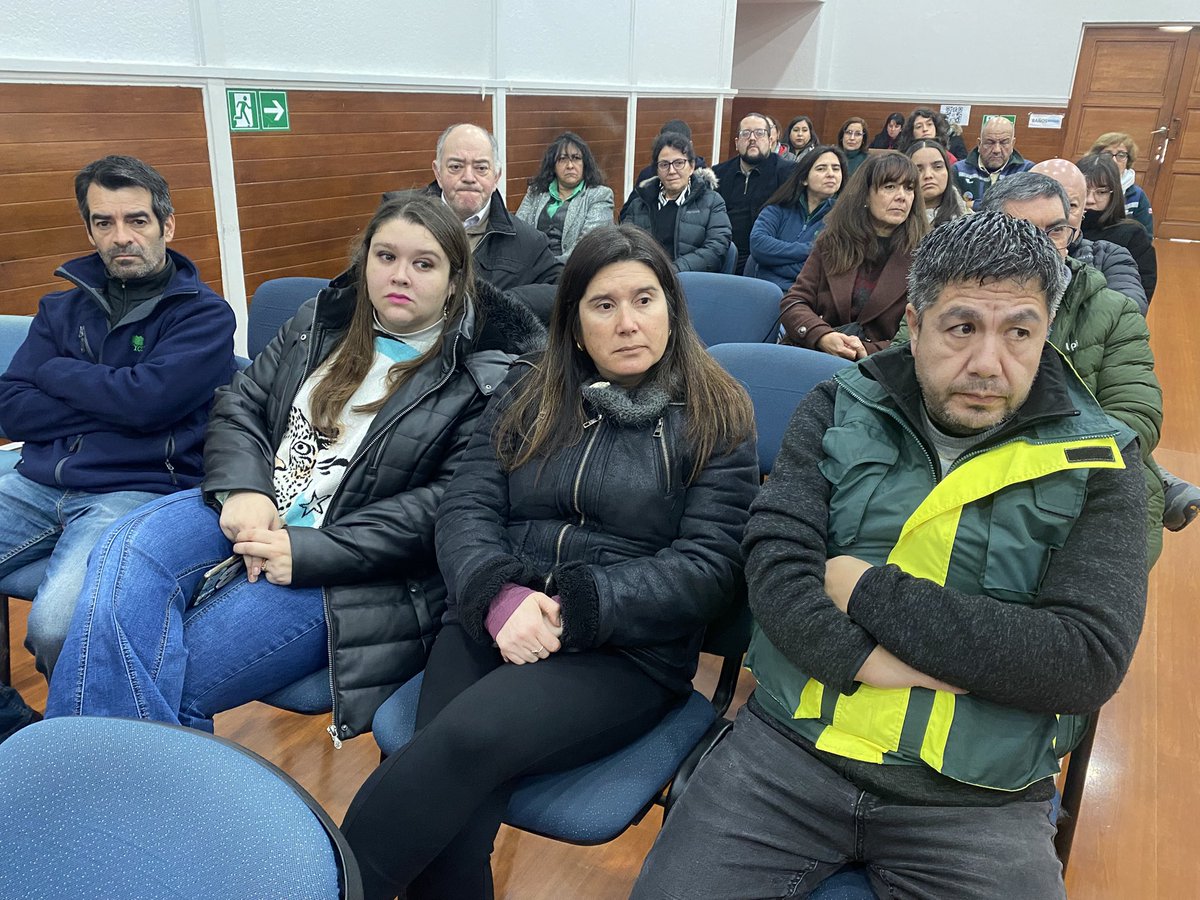 conaf_ohiggins's tweet image. Trabajadores de todos los departamentos y secciones de #CONAF de la Región de #OHiggins se reúnen con el director ejecutivo, Rodrigo Illesca y el director regional, Oscar Galdames, en torno a los desafíos de la nueva institucionalidad SERNAFOR
