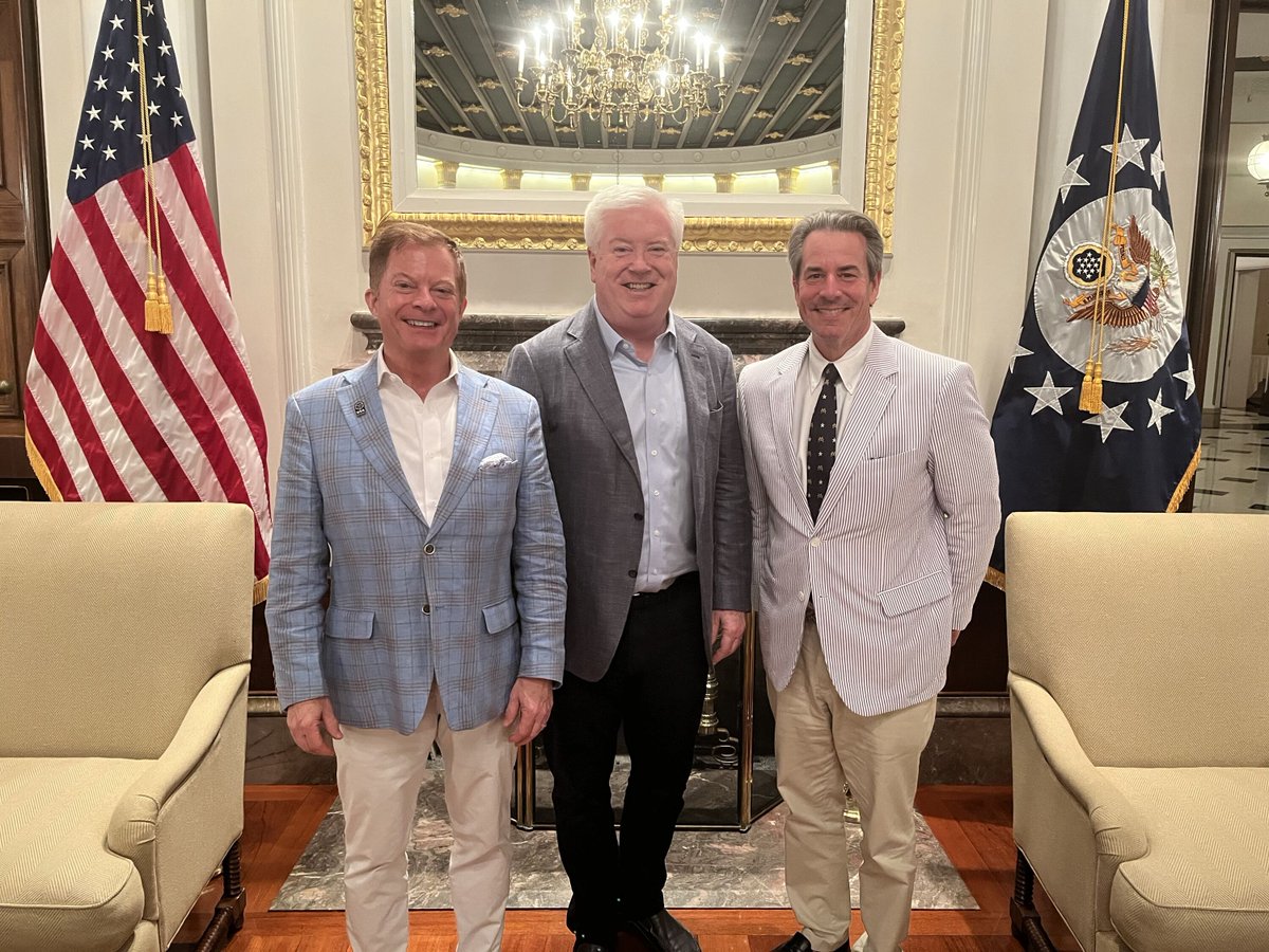 MeridianIntl's tweet image. At a pivotal moment for U.S.-Japan ties, Meridian’s global insights delegation to Osaka engaged with innovation and diplomacy at #Expo2025. They joined high-level briefings and USA National Day at the @USA_Pavilion_, showcasing America’s tech and culture, while also witnessing a…