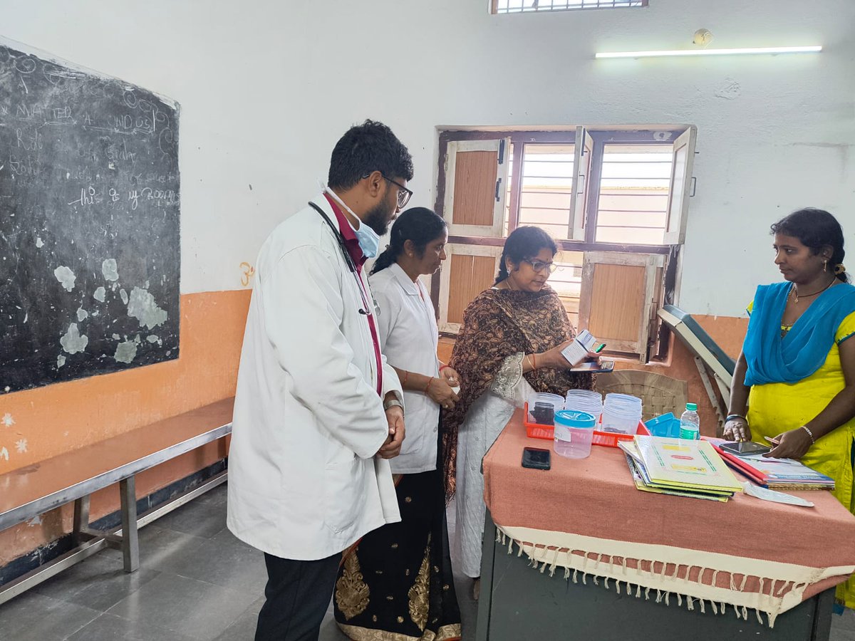 dmho_mncl's tweet photo. @A_ArogyaMandir
@HWCsTelangana
@CHFW_NHMTG
@TelanganaHealth
@MOHFW_INDIA
@TelanganaCMO
@CTvvp
@Collector_MNCL

🩺 Today, Dr. Anitha, Dy DMHO, Mancherial, visited AHS Saikunta. She interacted with students, explained personal hygiene &amp; menstrual hygiene, and preventive measures https://t.co/F4heuIIhn2