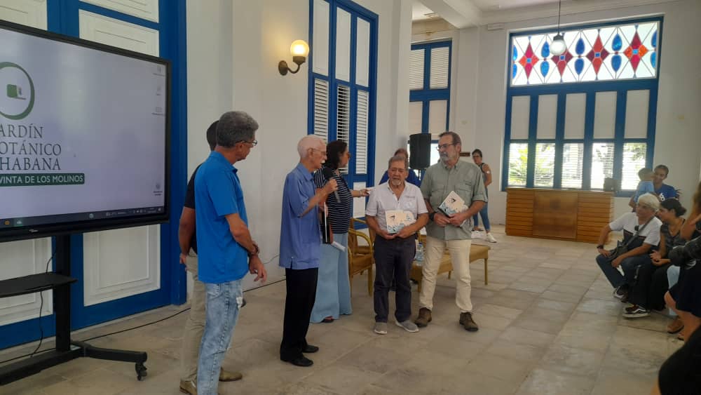 Gamma_Cuba (@cuba_gamma) on Twitter photo Nuestras felicitaciones para el especialista de #GAMMA Leslie Molerio Leon por haber recibido de manos de Iramis Alonso, Directora de Juventud Técnica, en la conmemoración por el 60 aniversario de la revista, el Reconocimiento "El tiempo de la Ciencia". <a href="/citmacuba/">Ministerio de Ciencia, Tecnología y Medio Ambiente</a> <a href="/Grupo_INNOMAX/">Grupo Empresarial INNOMAX</a> Nuestras felicitaciones para el especialista de #GAMMA Leslie Molerio Leon por haber recibido de manos de Iramis Alonso, Directora de Juventud Técnica, en la conmemoración por el 60 aniversario de la revista, el Reconocimiento "El tiempo de la Ciencia". <a href="/citmacuba/">Ministerio de Ciencia, Tecnología y Medio Ambiente</a> <a href="/Grupo_INNOMAX/">Grupo Empresarial INNOMAX</a>