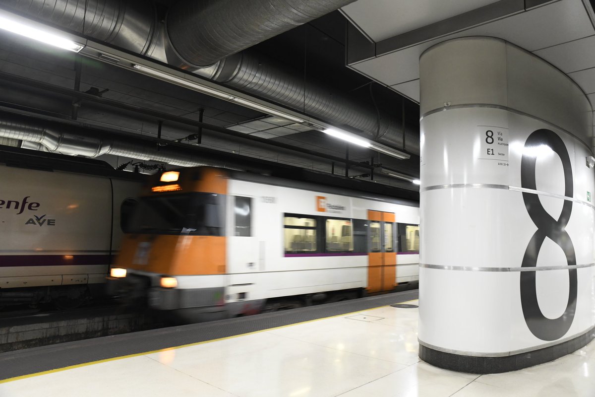 Adif_es's tweet image. 🚆🔛🤝 Adif AV y el @EIB firman un préstamo de 115 M€ para modernizar y ampliar la estación de Barcelona #Sants.
El proyecto aumentará un 30% el espacio, mejorará los flujos de movilidad, la accesibilidad y los servicios a los #viajeros de alta velocidad y usuarios de…
