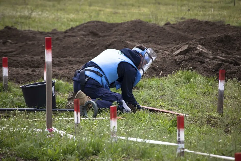 Mary Wareham (@marywareham) on Twitter photo #Ukraine's "suspension" of its operation of the 1997 <a href="/MineBanTreaty/">Anti-Personnel Mine Ban Convention</a> puts civilians at risk, undermines fundamental humanitarian & legal norms, and is contrary to public international law - <a href="/hrw/">Human Rights Watch</a> hrw.org/news/2025/07/2… #Ukraine's "suspension" of its operation of the 1997 <a href="/MineBanTreaty/">Anti-Personnel Mine Ban Convention</a> puts civilians at risk, undermines fundamental humanitarian & legal norms, and is contrary to public international law - <a href="/hrw/">Human Rights Watch</a> hrw.org/news/2025/07/2…