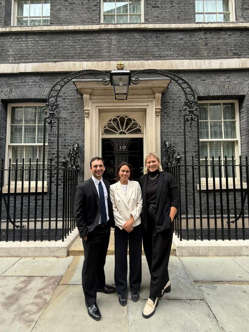 Leah Elizabeth Morris (@leahelizmorris) on Twitter photo Things are happening! So excited to officially welcome our Encode Fellows to London with a visit to Number 10. (And yes, we did meet the one and only Larry🐱🇬🇧).
We're so grateful to work with our partners at <a href="/ARIA_research/">ARIA</a> and <a href="/SciTechgovuk/">Department for Science, Innovation and Technology</a>. Ty <a href="/pippyjames/">Pippy James</a> <a href="/matthewclifford/">Matt Clifford</a> Things are happening! So excited to officially welcome our Encode Fellows to London with a visit to Number 10. (And yes, we did meet the one and only Larry🐱🇬🇧).
We're so grateful to work with our partners at <a href="/ARIA_research/">ARIA</a> and <a href="/SciTechgovuk/">Department for Science, Innovation and Technology</a>. Ty <a href="/pippyjames/">Pippy James</a> <a href="/matthewclifford/">Matt Clifford</a>