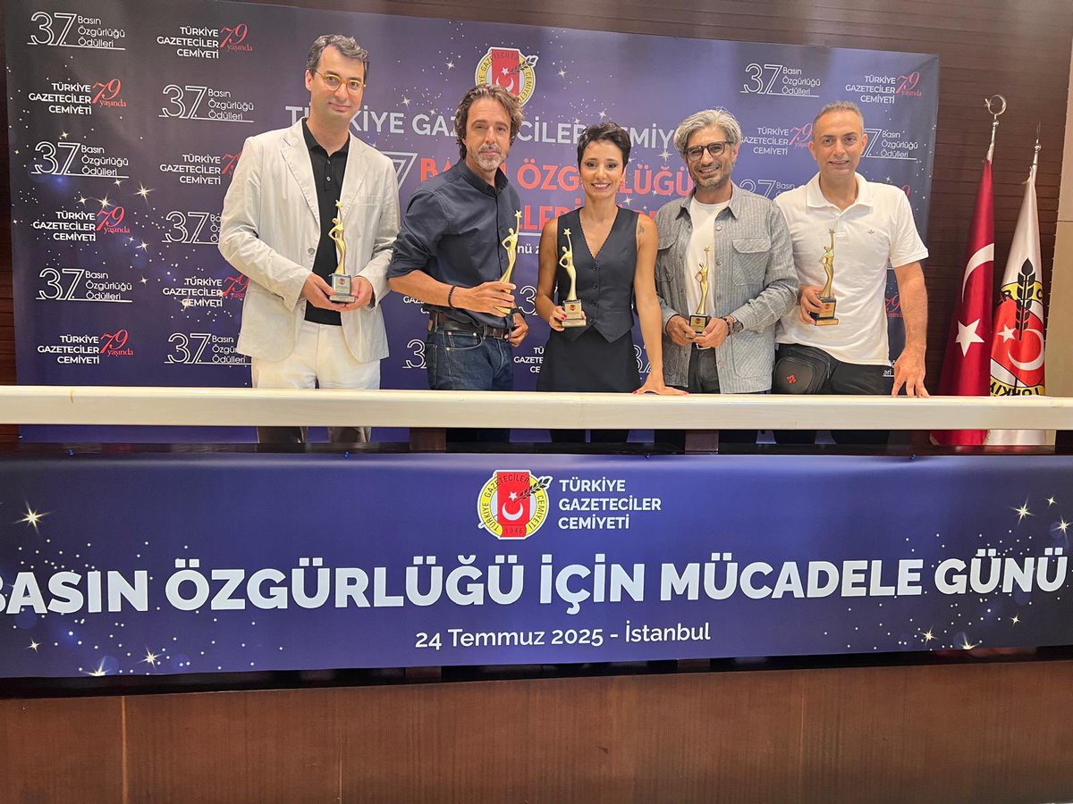 muratagirel's tweet image. Onlar TV’ye Basın Özgürlüğü Ödülü
Türkiye Gazeteciler Cemiyeti,
37. Basın Özgürlüğü Ödülü’ne
Onlar TV’yi de layık gördü.
Bu ödül,gerçeğin izini süren tüm gazetecilere armağan olsun.