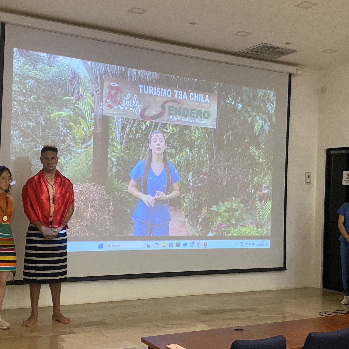 🧑‍⚕️Los estudiantes de segundo semestre de #NutriciónyDietética 🍓🍅 presentan un documental 📽️ sobre la cultura alimentaria del pueblo #Tsáchila.

🎯 El objetivo es analizar críticamente los entornos culturales que influyen en la situación nutricional de la nacionalidad Tsáchila,