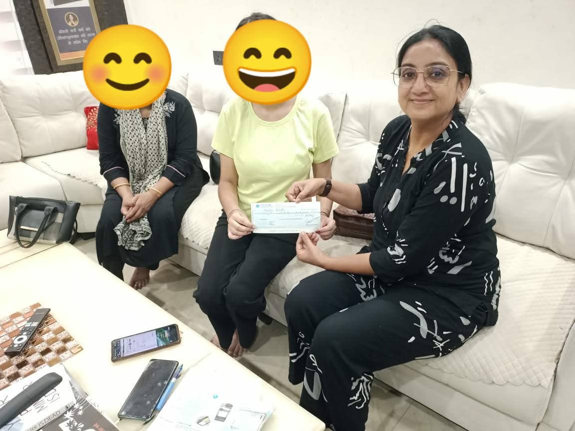 iamvershaverma's tweet image. एक कोशिश ऐसी भी...
तस्वीर में दिख रही बिटिया वही होनहार बिटिया है जिसका पढ़ाई का खर्चा पिछले कई वर्षों से संस्था द्वारा उठाए जा रहा है। सब कुछ अच्छा चल रहा था अचानक अपने पिताजी को खो दिया इसके बाद से घर की हालत बात से बेहतर हो गई बिटिया का छोटा भाई भी है मां छोटे-मोटे काम करके…