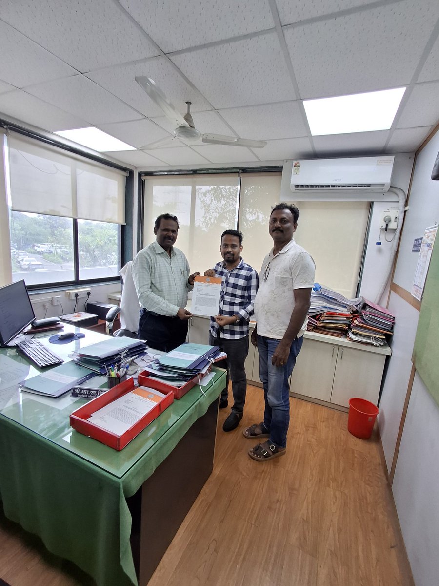 YogeshSheteMNS's tweet image. सानपाडा रेल्वे स्थानकाबाहेर रिक्षा स्टँड व सेक्टर ३० बस स्थानकामधील रस्ते,पदपथांची तात्काळ सुधारणा- दुरुस्ती करण्यासंदर्भात मनसे तर्फे सिडकोचे कार्यकारी अभियंता श्री. आर. एन. दिवेकर यांची भेट घेऊन त्यांना पत्र दिले.
#mnsadhikrut
#AmitThackeray
#RajThackeray