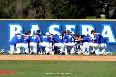 CoachCommSouth's tweet image. Shout out to @fhsballplayers for joining the @CoachComm #CoachToCatcher team! #TechThursday #communicate