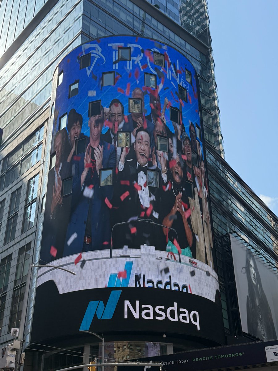 DeFi_JUST's tweet image. The bell has rung, but the excitement continues!

.@justinsuntron led the Nasdaq Opening Bell ceremony for Tron Inc., celebrating a transformative chapter in the company’s journey.

Standing alongside the TRON Ecosystem, let’s catch the exclusive highlights from this…